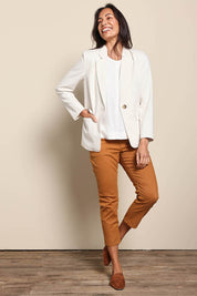 Model Amandam wearing size 10 of the The Classic Every Wear Blazer – Ivorymarle in colour Ivorymarle, from the front
