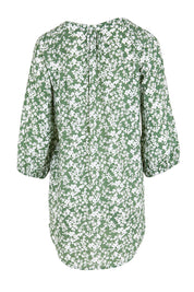 Product shot of the The Every Wear Shirt  - Greenwhite in colour Greenwhite, from the back