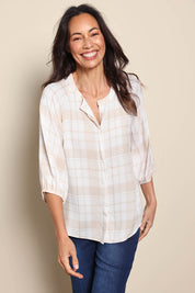 Model Amandam wearing size 10 of the The Every Wear Shirt – Ivorysand in colour Ivorysand, in a cropped view