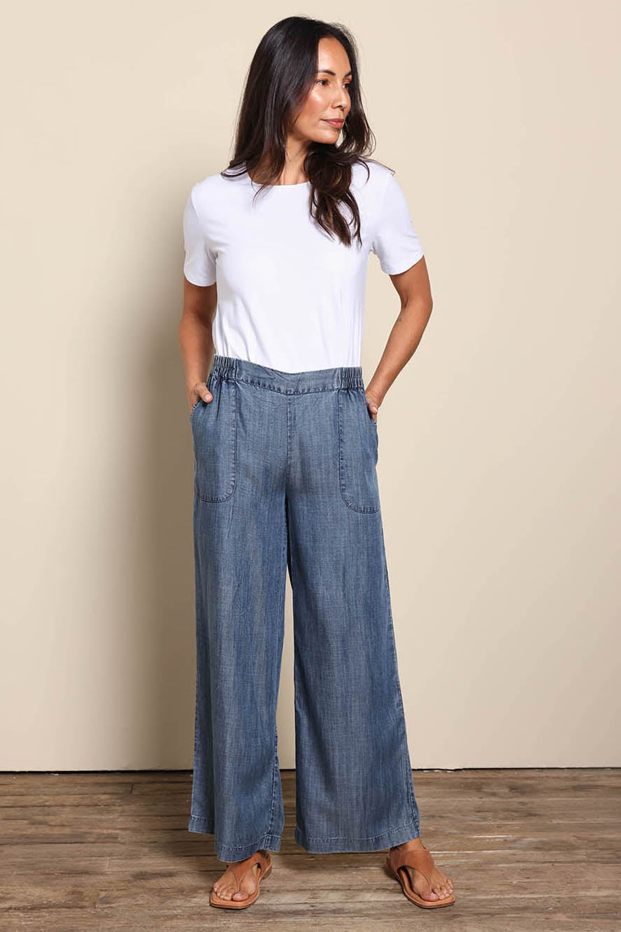 Model Amandam wearing size 10 of the The Luxe Lyocell Pull On Wide Leg Pant – Indigo in colour Indigo, from the front