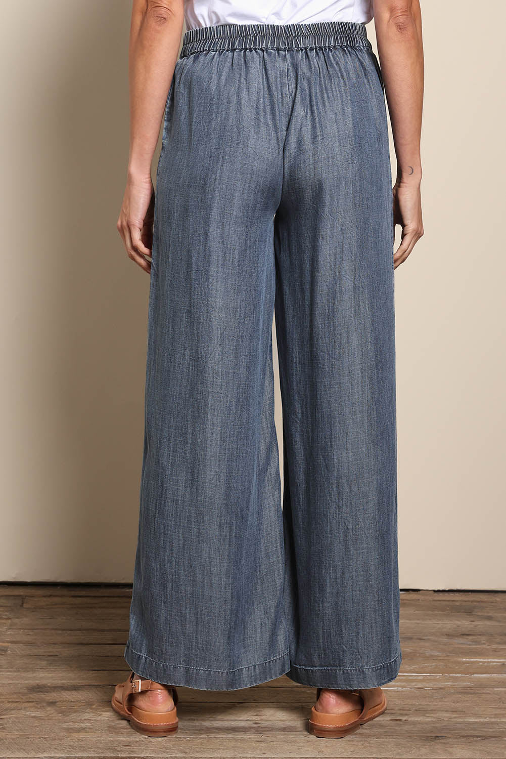 Model Amandam wearing size 10 of the The Luxe Lyocell Pull On Wide Leg Pant – Indigo in colour Indigo, from the front
