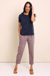 Model Amandam wearing size 10 of the The Lightweight Cotton Blend Pintuck Hem Pant – Coffee in colour Coffee, from the front