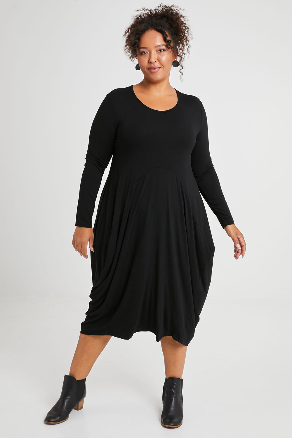 Model Alexis wearing size 16 of The Bounce Dress in colour Black (Black), from the front, showing the whole outfit