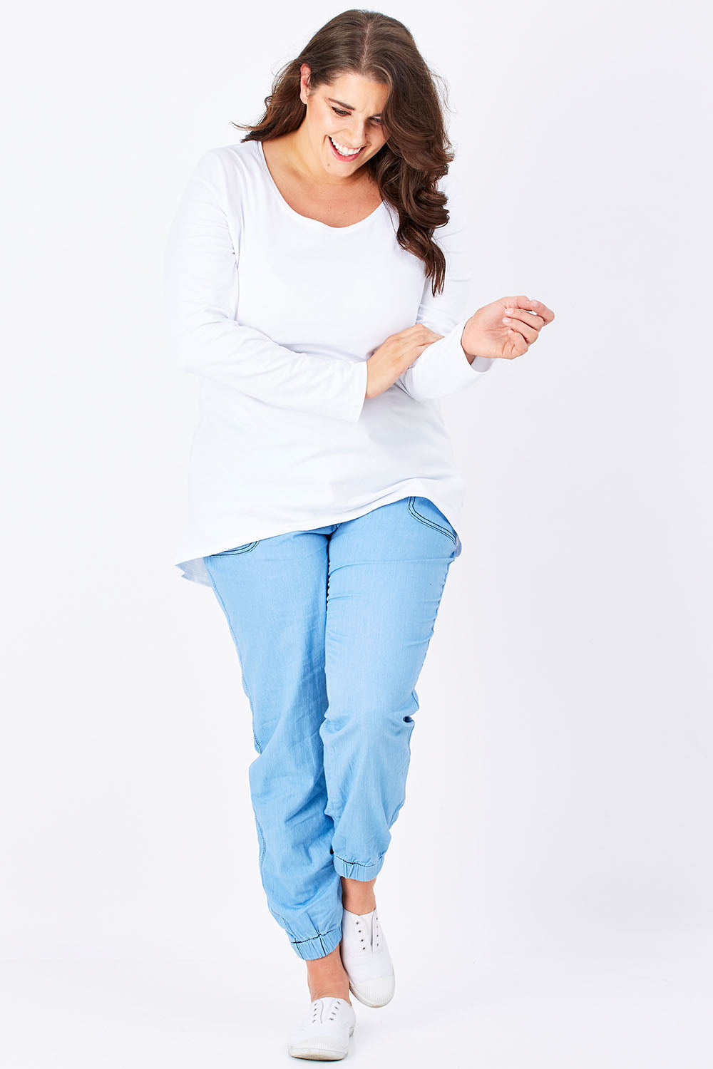 Model Mae wearing size 16 of The Relaxed Long Sleeve Tee in colour White (White), from the front, showing the whole outfit