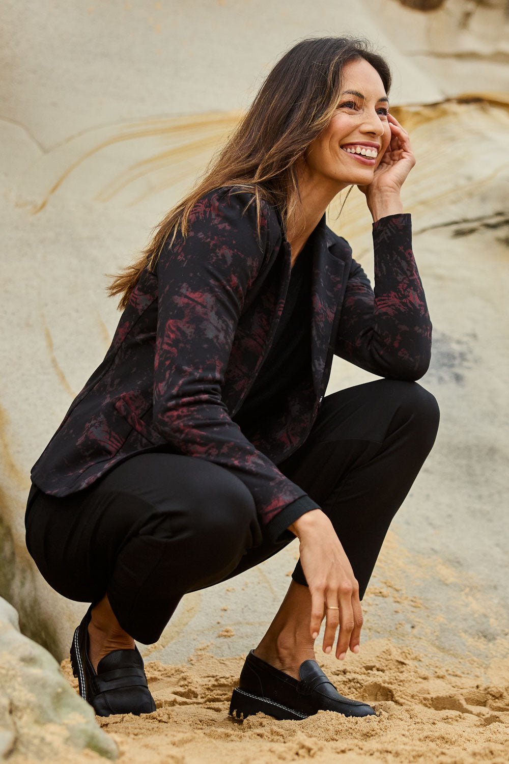 Model Amanda wearing size 10 of The Printed Ponte Blazer in colour Blackred (Black), from the front, showing the whole outfit