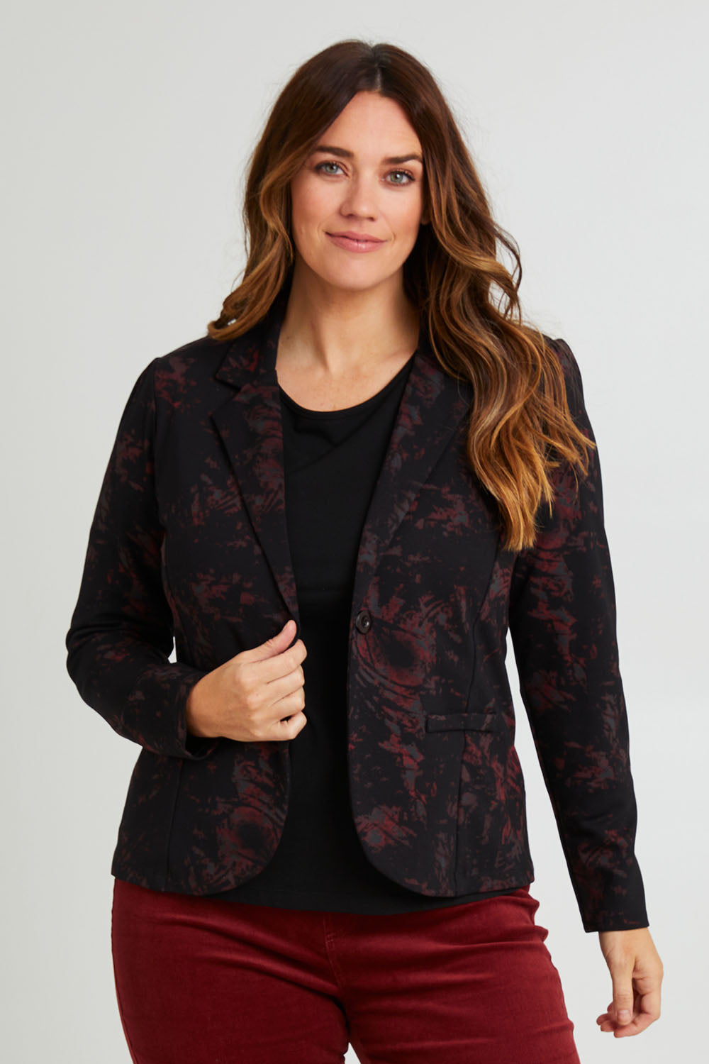 Model Laura wearing size 14 of The Printed Ponte Blazer in colour Blackred (Black), from the front, cropped image