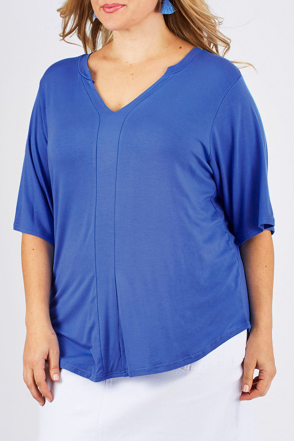 Model Ljubenka wearing size 18 of The Stella Tee in colour Marine (Black), from the front, cropped image