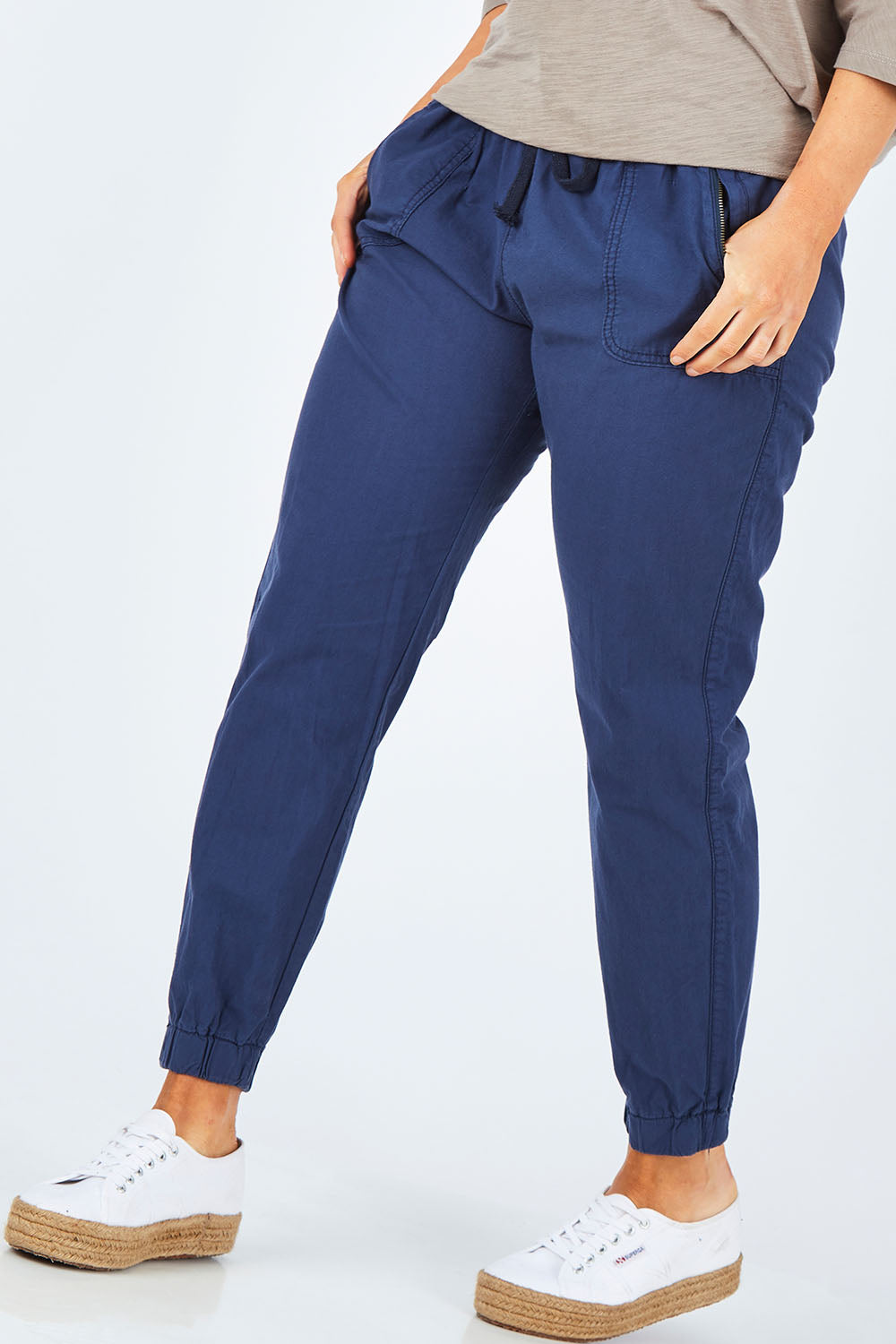 Model Laura wearing size 14 of The Weekender Pant in colour Navy (Blue), from the front, cropped image