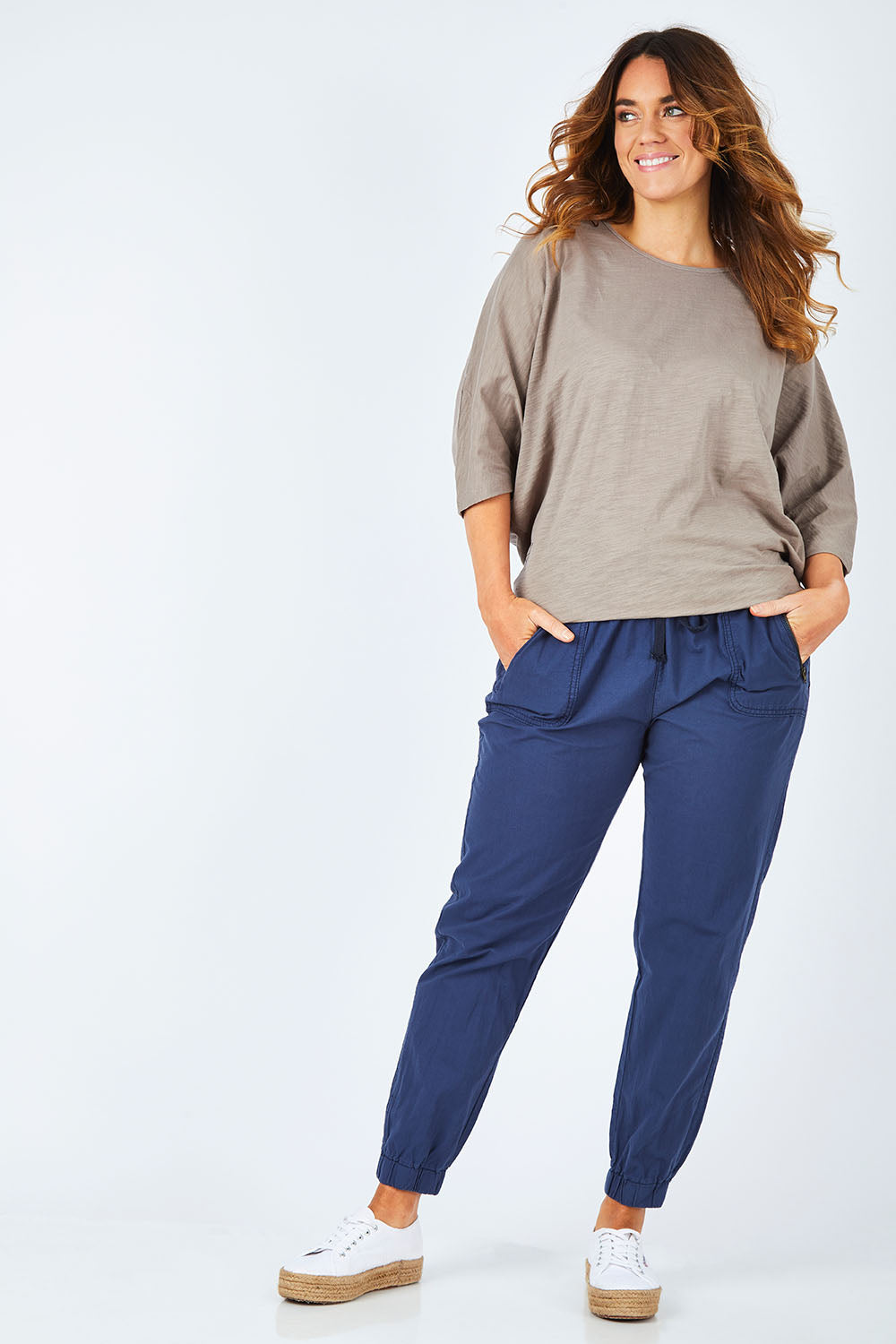 Model Laura wearing size 14 of The Weekender Pant in colour Navy (Blue), from the front, showing the whole outfit