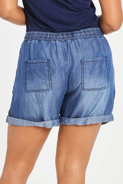 Model Noli wearing size 14 of The Weekender Chambray Short in colour Mediumblue (Blue), from the back