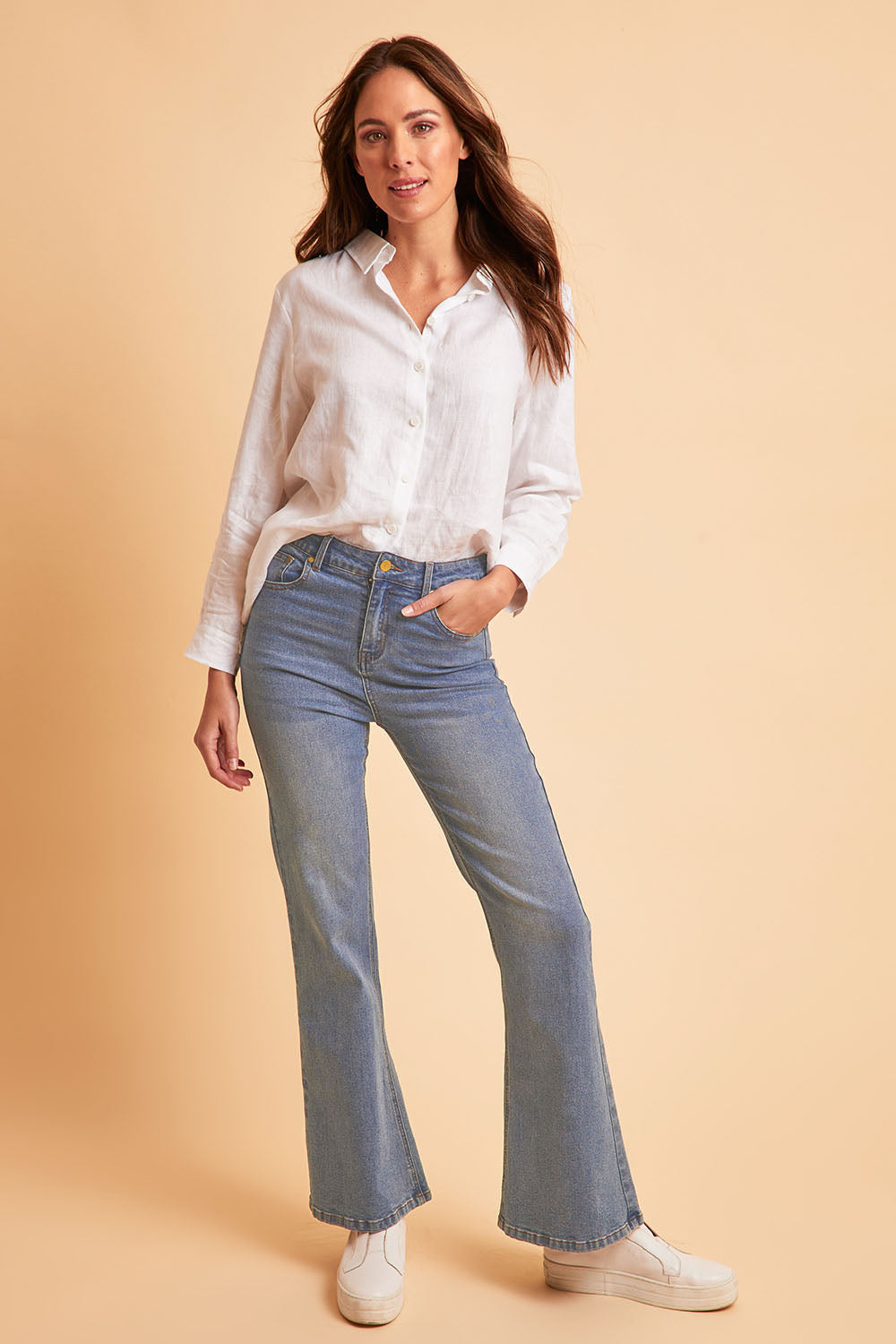 Model Madeline wearing size 10 of The Bootcut Jean in colour Lightdenim (Blue), from the front, showing the whole outfit