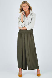 Model Chelsea wearing size 10 of The Wide Leg Relaxed Pant in colour Khaki (Green), from the front, showing the whole outfit