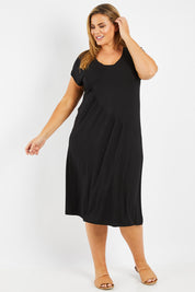 Model Fiona wearing size 16 of The Essential Tee Dress in colour Black (Black), from the front, showing the whole outfit