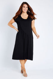 Model Laura wearing size 14 of The Essential Tee Dress in colour Black (Black), from the front, showing the whole outfit