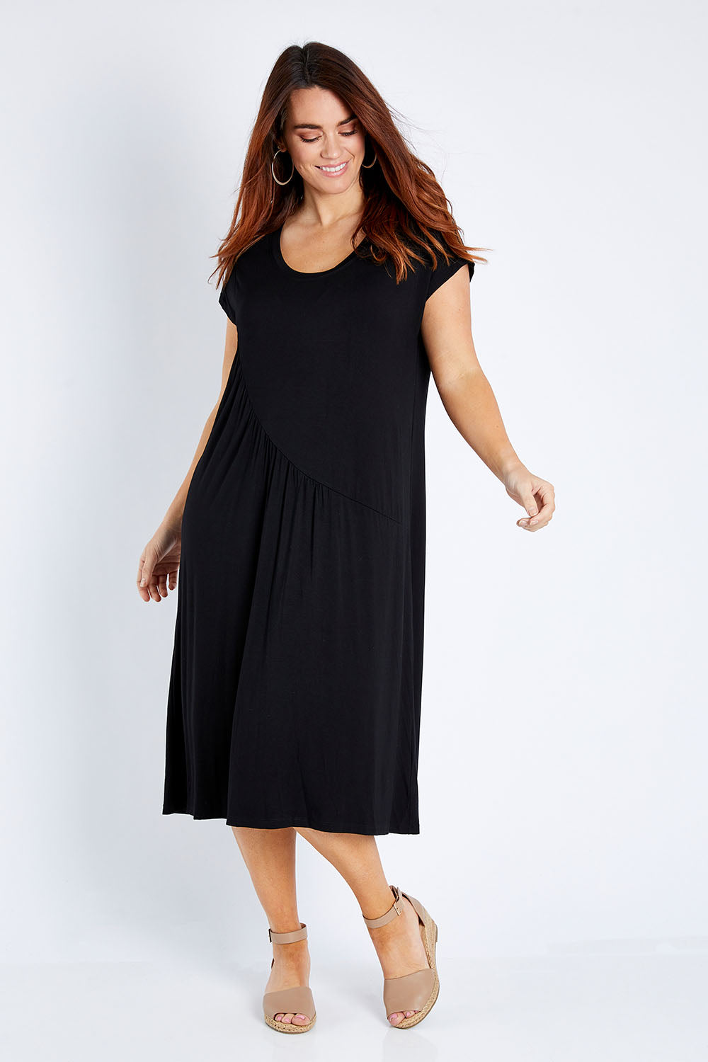 Model Laura wearing size 14 of The Essential Tee Dress in colour Black (Black), from the front, showing the whole outfit