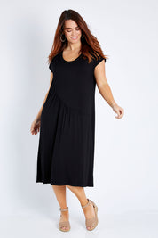 Model Laura wearing size 14 of The Essential Tee Dress in colour Black (Black), from the front, showing the whole outfit