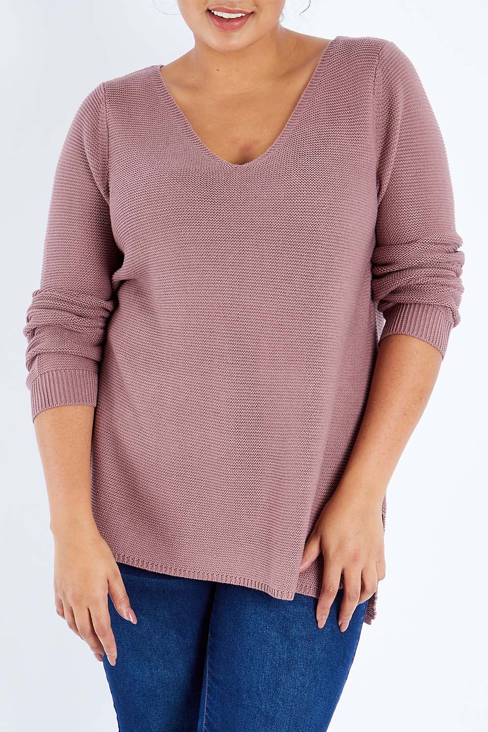 Model Sasha-Lee wearing size XL of The Relaxed V Neck Pullover in colour Dustyrose (Pink), from the front, cropped image