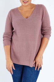 Model Sasha-Lee wearing size XL of The Relaxed V Neck Pullover in colour Dustyrose (Pink), from the front, cropped image