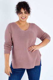 Model Sasha-Lee wearing size XL of The Relaxed V Neck Pullover in colour Dustyrose (Pink), from the front, cropped image