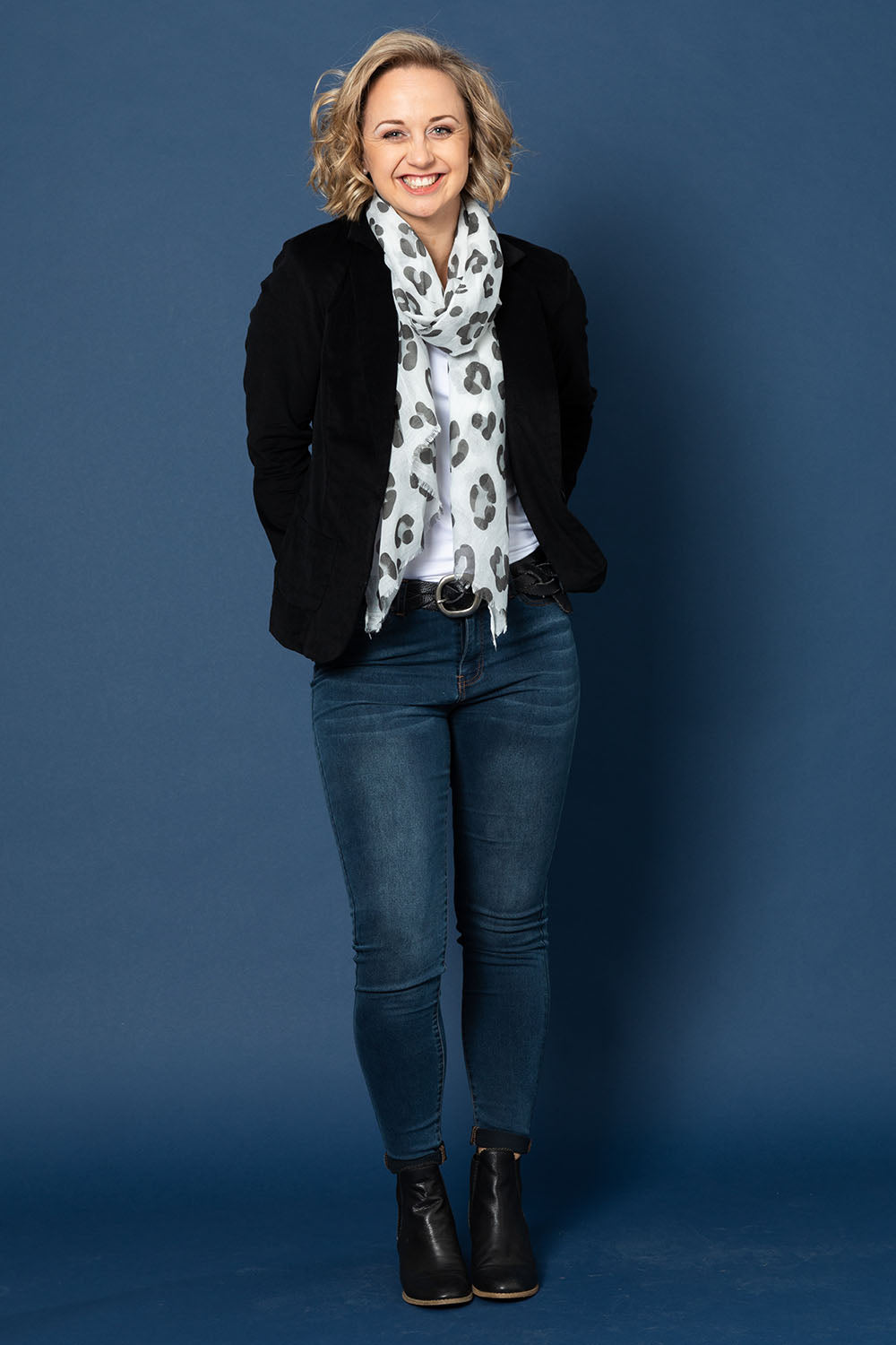 Model Steph wearing size 10 of The Mid Rise Skinny Jean in colour Drkdenim (Blue), from the front, showing the whole outfit