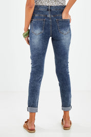 Model Vitoria wearing size 10 of The Mid Rise Skinny Jean in colour Washdenim (Blue), from the back