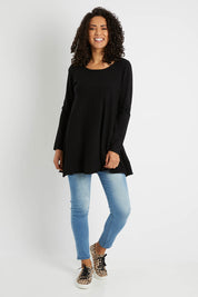 Model Pamela wearing size S of The Swing Knit in colour Black (Black), from the front, showing the whole outfit