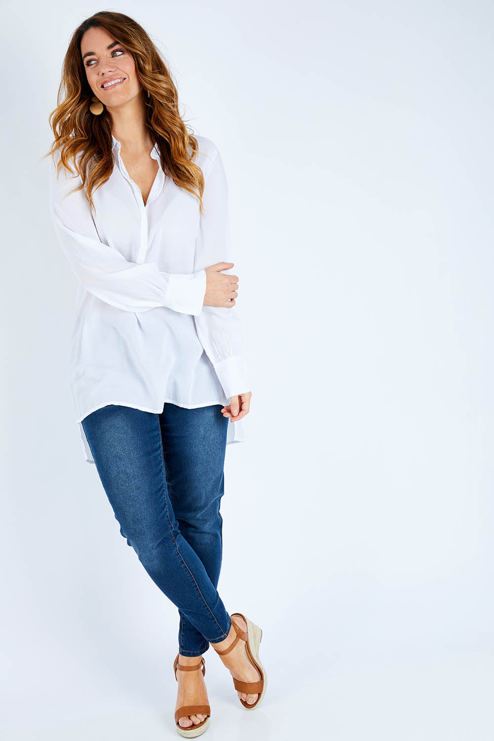 Model Laura wearing size 14 of The Longline Button Shirt in colour White (White), from the front, showing the whole outfit