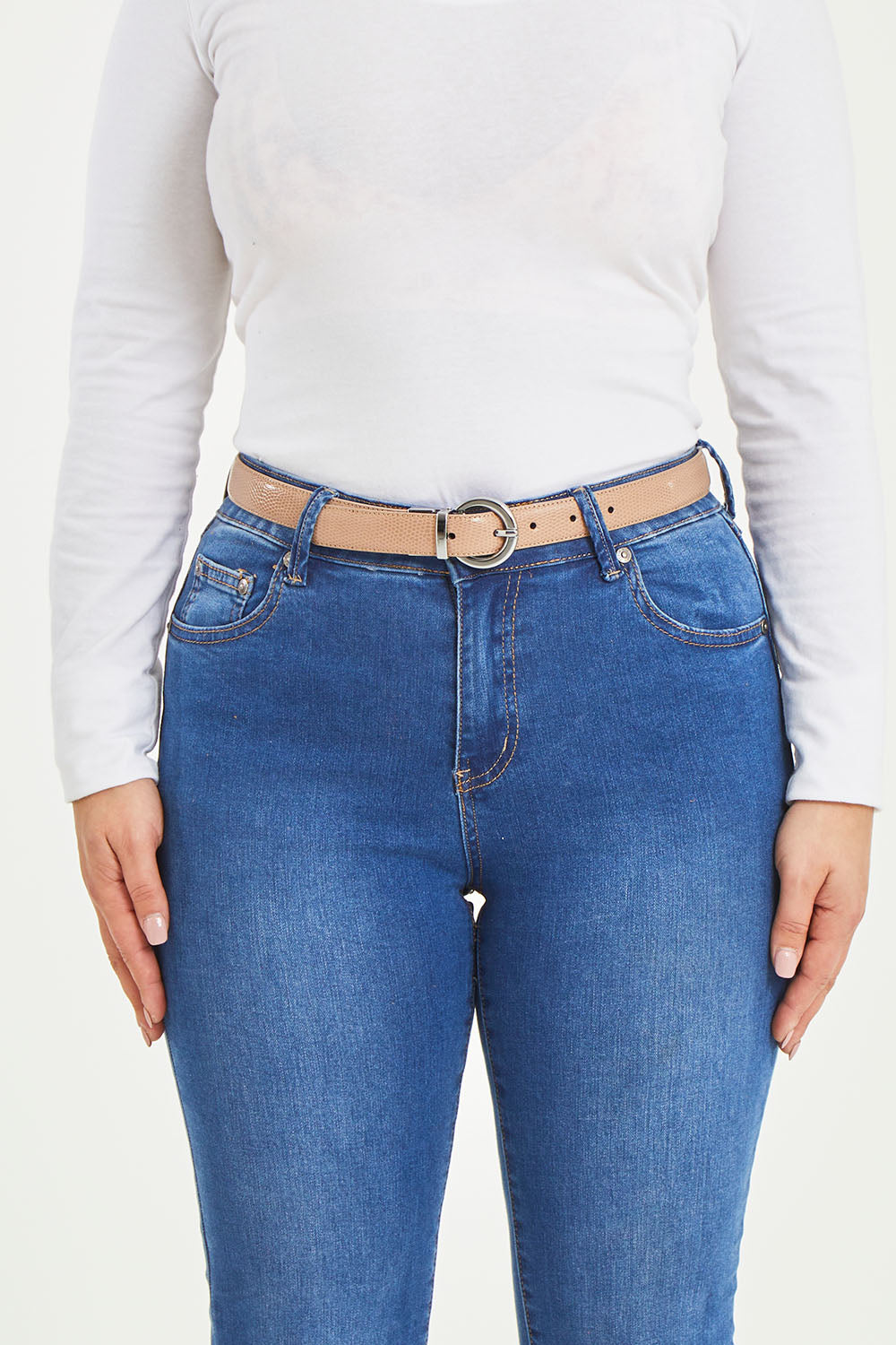 A model wearing size S of The Bella Genuine Reversible Leather Belt in colour Black (Black), from the front, cropped image