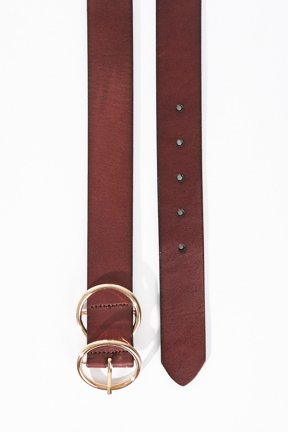 A model wearing size S of The Townsville Genuine Leather Belt in colour Darkbrown, from the front, showing the whole outfit