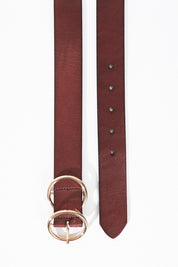 A model wearing size S of The Townsville Genuine Leather Belt in colour Darkbrown, from the front, showing the whole outfit