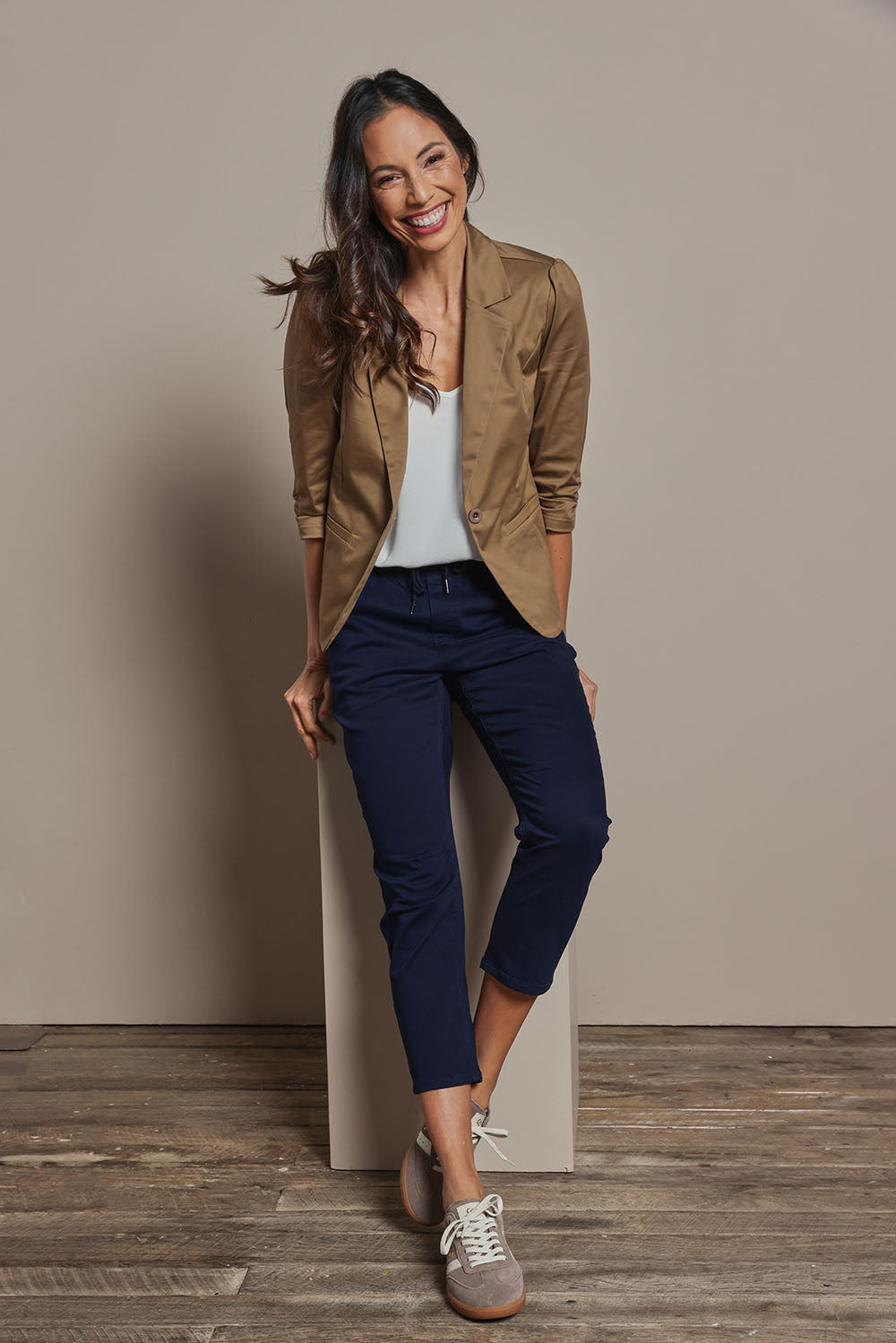 Model Amanda wearing size 10 of The Everyday Blazer in colour Donut, from the front, showing the whole outfit