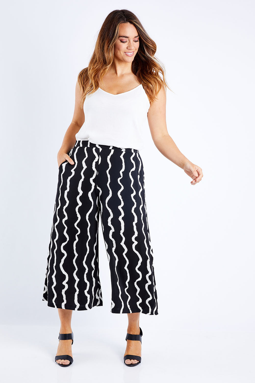 Model Laura wearing size 14 of The Luxe Printed Pull On Culottes in colour Squiggle (Black), from the front, showing the whole outfit