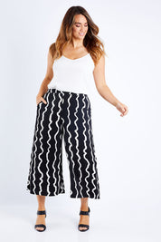 Model Laura wearing size 14 of The Luxe Printed Pull On Culottes in colour Squiggle (Black), from the front, showing the whole outfit