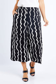 Model Laura wearing size 14 of The Luxe Printed Pull On Culottes in colour Squiggle (Black), from the front, showing the whole outfit