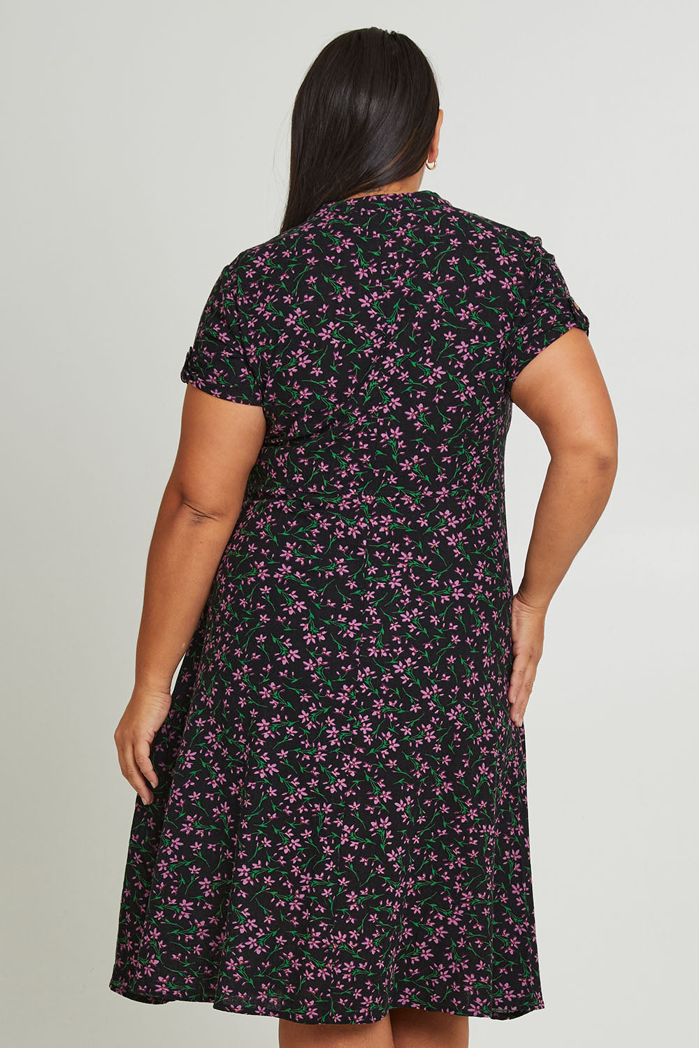 Model Ashleigh wearing size 16 of The Printed Cotton V Neck Dress in colour Ditsy (Black), from the back