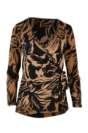 Product shot of The Printed Side Ring Detail Blouse in colour Tanfleur (Black), from the front