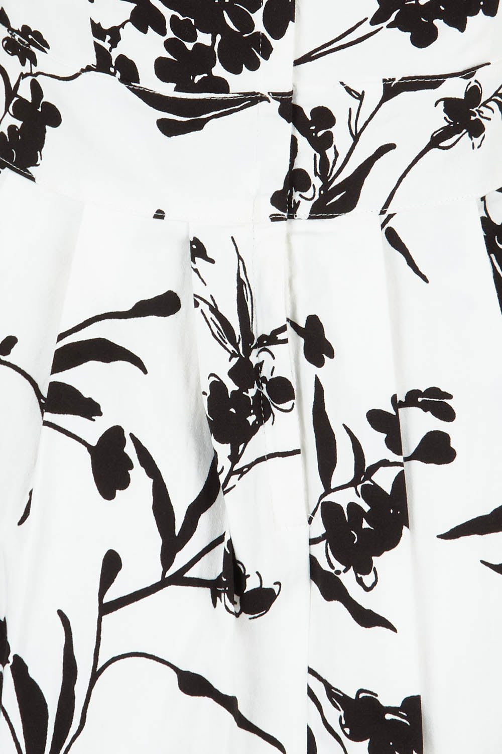Product shot of The Pleated Cotton Stretch Dress in colour Monofleur (White), detail