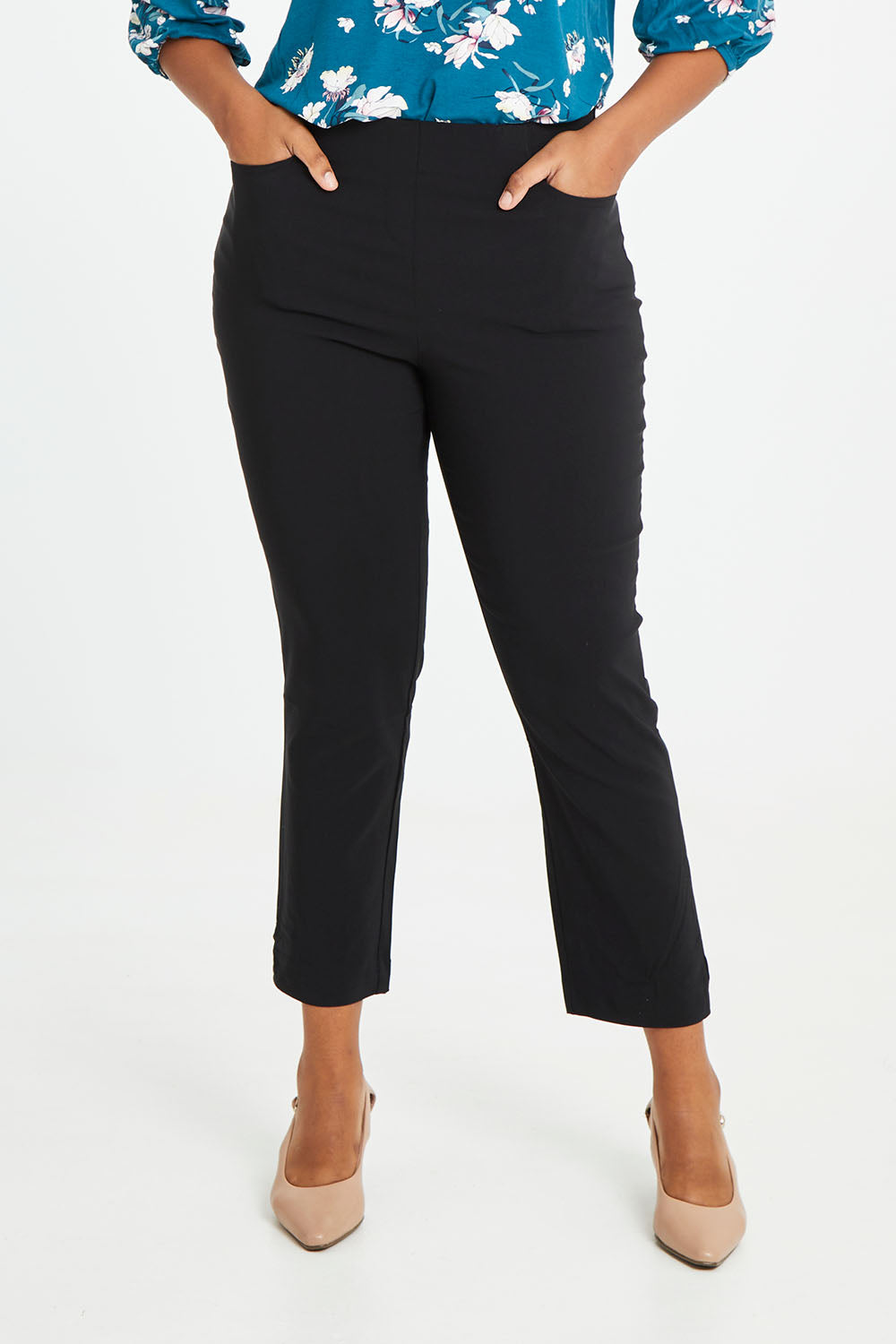 Model Noli wearing size 14 of The 7/8 Pocket Pull On Pant in colour Black (Black), from the front, cropped image