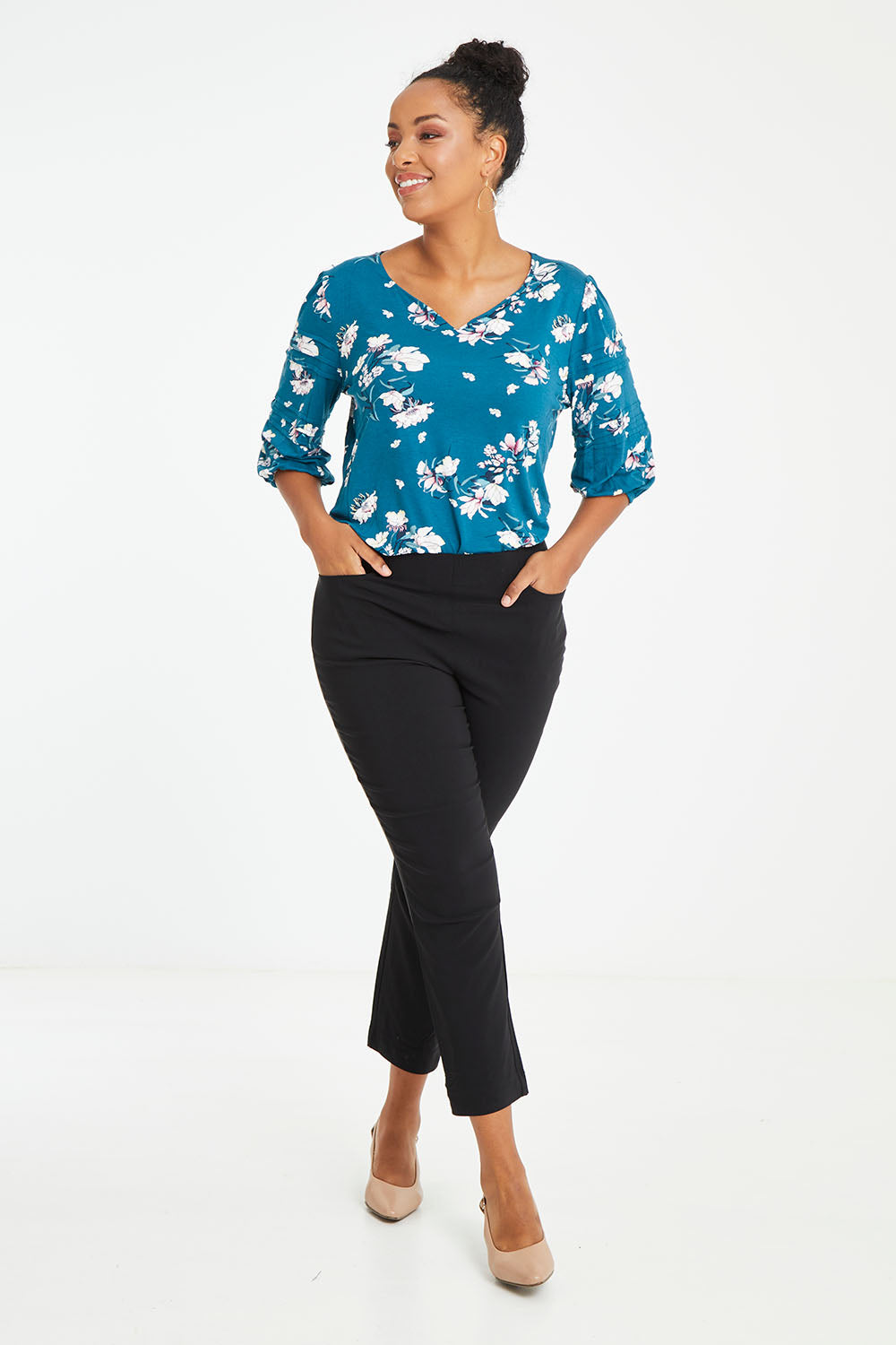 Model Noli wearing size 14 of The 7/8 Pocket Pull On Pant in colour Black (Black), from the front, showing the whole outfit
