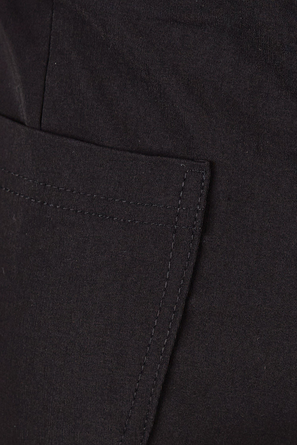 Product shot of The 7/8 Pocket Pull On Pant in colour Black (Black), detail