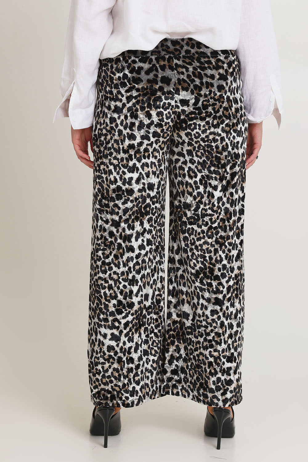 Model Chanel wearing size 16 of The Printed Velvet Pull On Pant in colour Leopard (Black), from the back