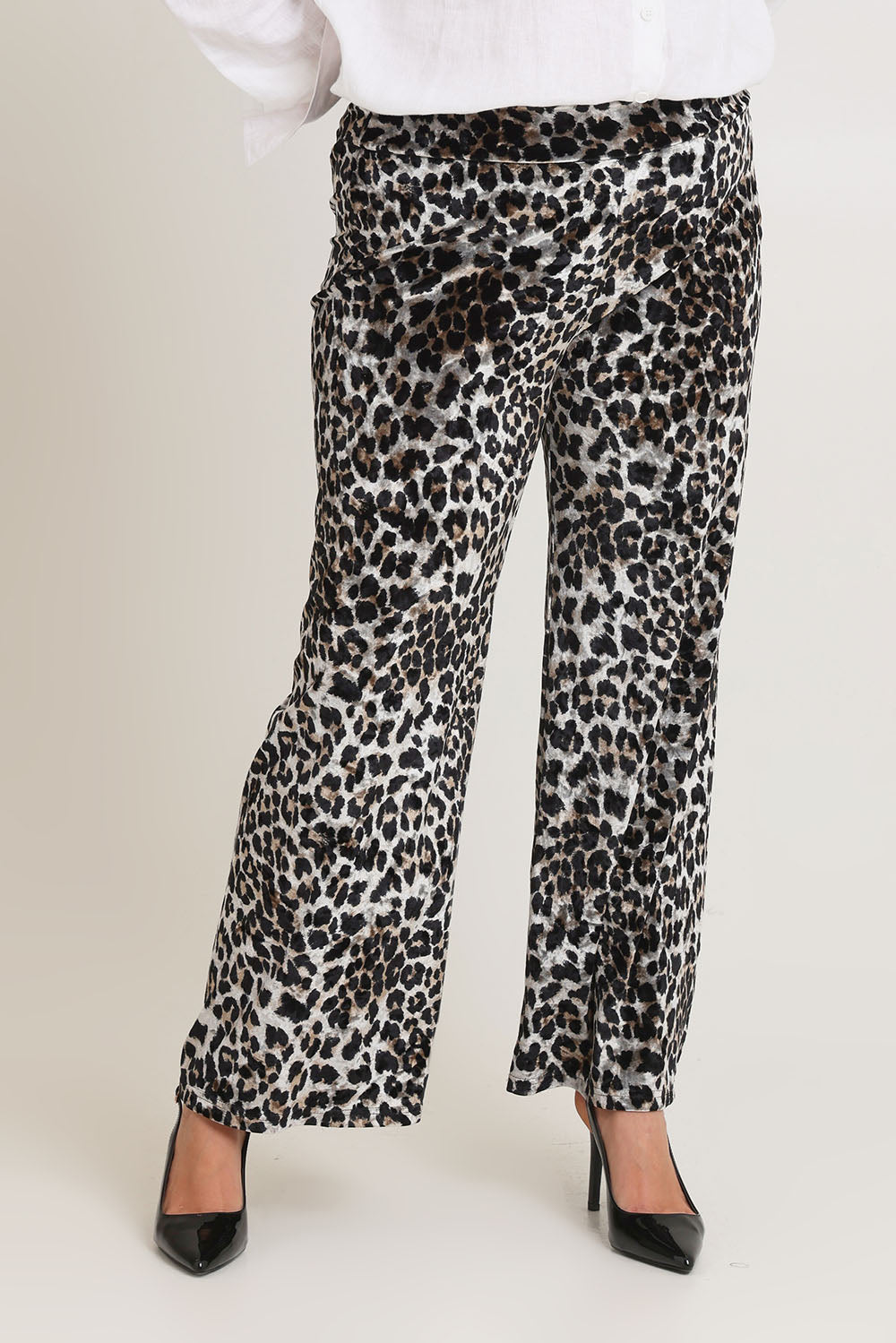 Model Chanel wearing size 16 of The Printed Velvet Pull On Pant in colour Leopard (Black), from the front, cropped image