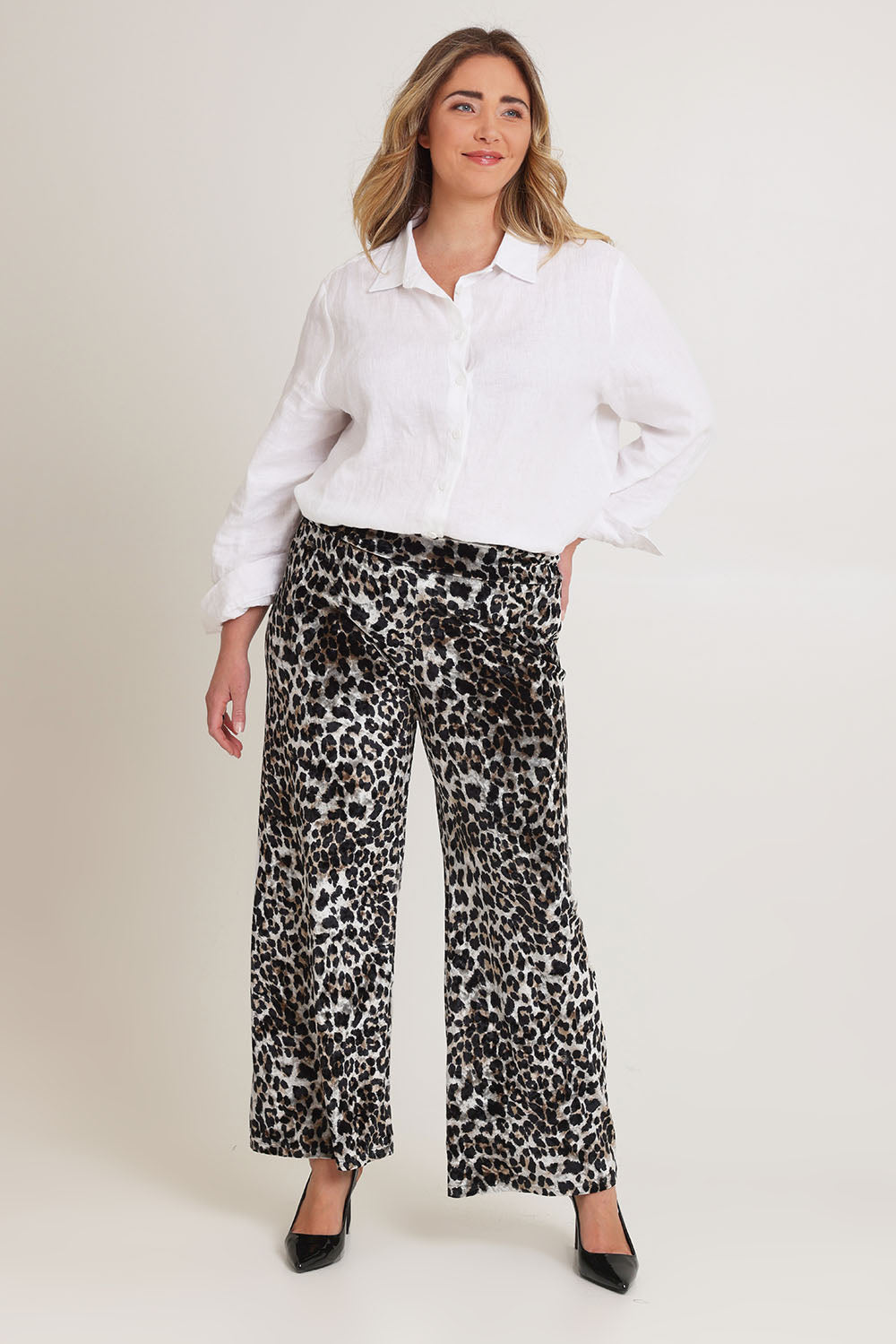 Model Tahnee wearing size 16 of The Printed Velvet Pull On Pant in colour Leopard (Black), from the front, showing the whole outfit