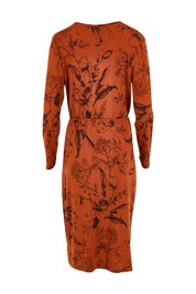 Product shot of The Gathered Detail Printed Dress in colour Rustfloral, from the back