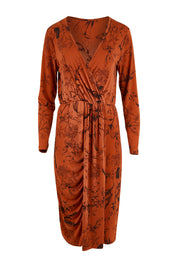 Product shot of The Gathered Detail Printed Dress in colour Rustfloral, from the front