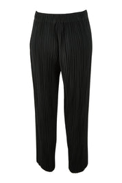 Product shot of The Timeless Plisse Travel Pant in colour Black (Black), from the back