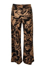 Product shot of The Wide Leg Travel Pant in colour Tanfleur (Black), from the back