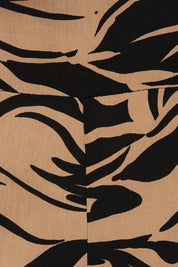 Product shot of The Wide Leg Travel Pant in colour Tanfleur (Black), detail