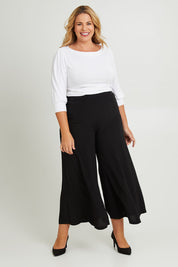 Model Fiona wearing size 16 of The Flowy Panel Pull On Pant in colour Black (Black), from the front, showing the whole outfit