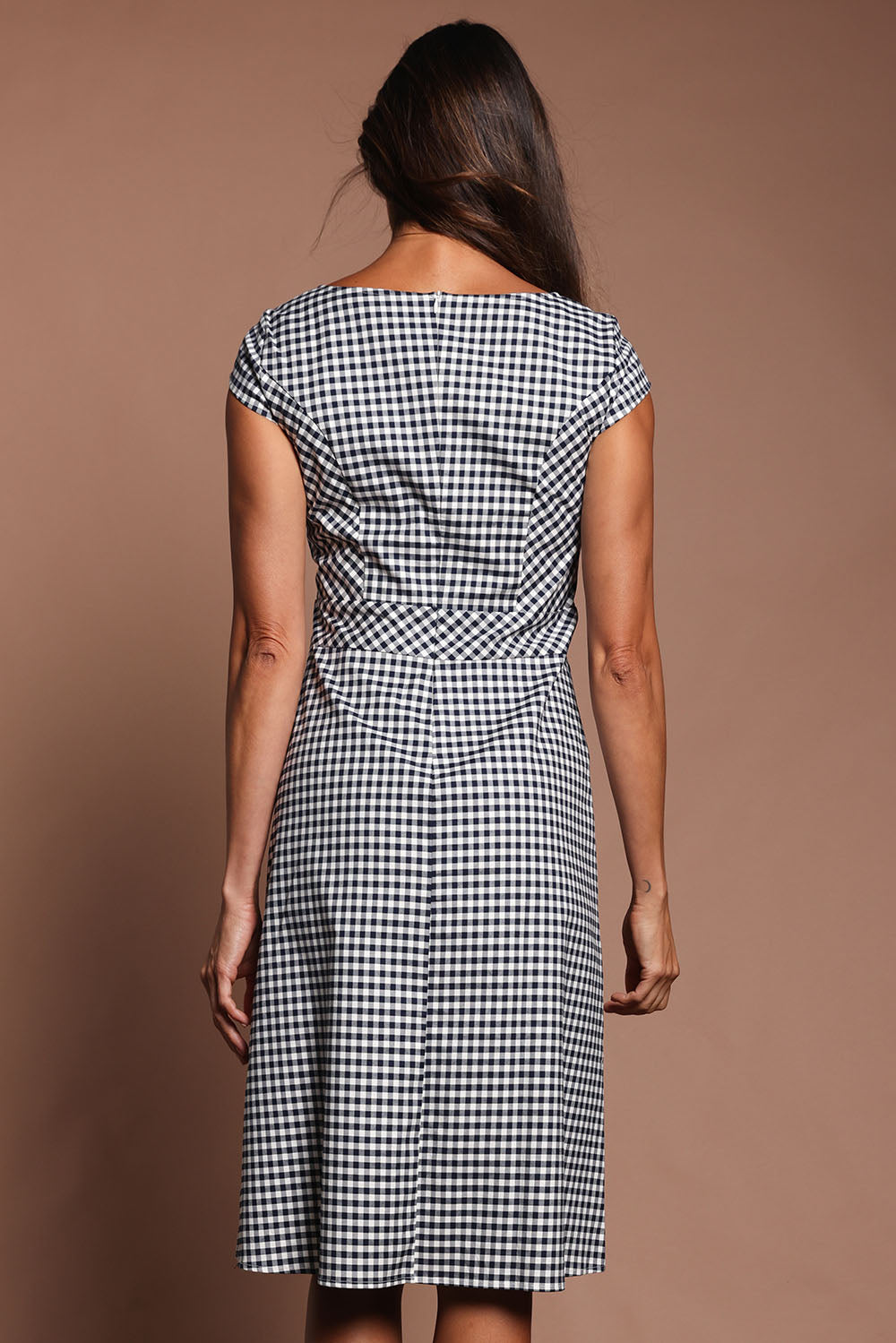Model Amanda wearing size 10 of The Cotton Stretch Gingham Dress in colour Gingham (Black), from the back